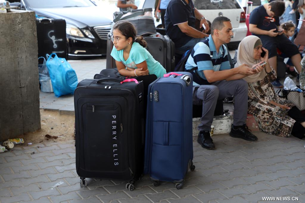 335 مسافرا من حملة الجوازات الأجنبية يغادرون قطاع غزة إلى مصر