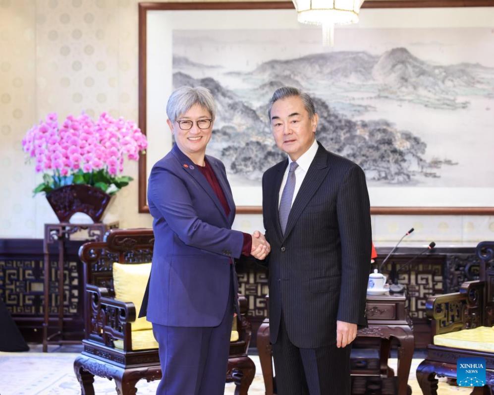 وزير الخارجية الصيني يلتقي نظيرته الأسترالية