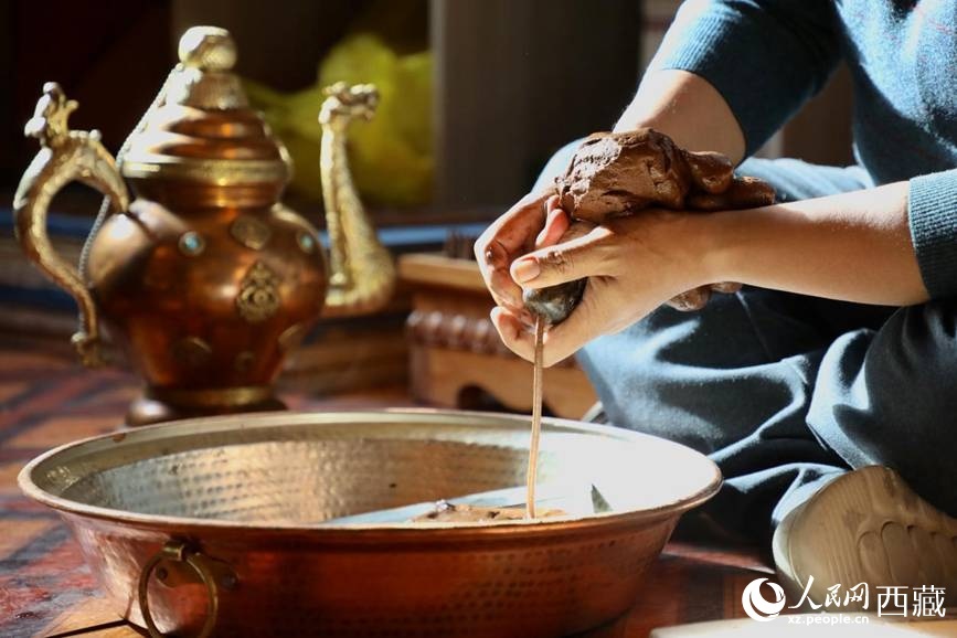 البخور التبتي، لايزال يعطّر البيوت منذ أكثر من ألف عام