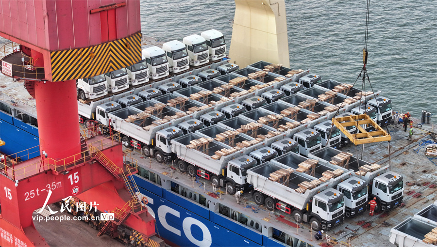 ارتفاع صادرات الشاحنات الثقيلة وآليات الإنشاء الصينية نحو دول الحزام والطريق