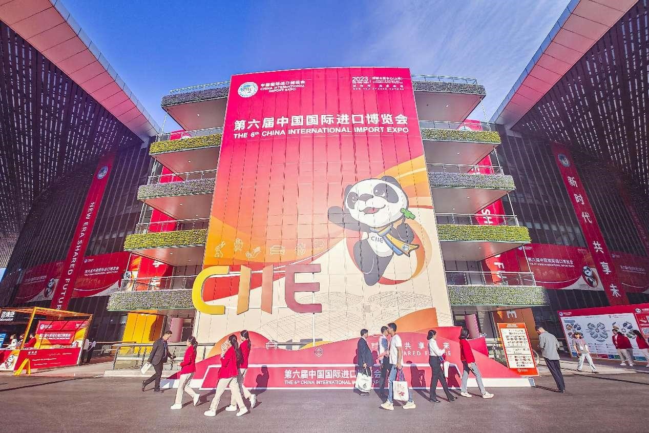 تقرير اخباري: معرض الصين الدولي للاستيراد، منصة لمشاركة الفرص الصينية مع العالم