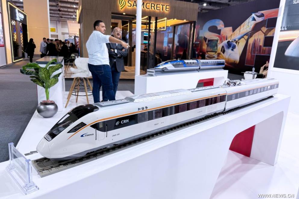 تقرير إخباري: شركات صينية تبحث عن فرص استثمارية في معرض دولي للنقل بمصر