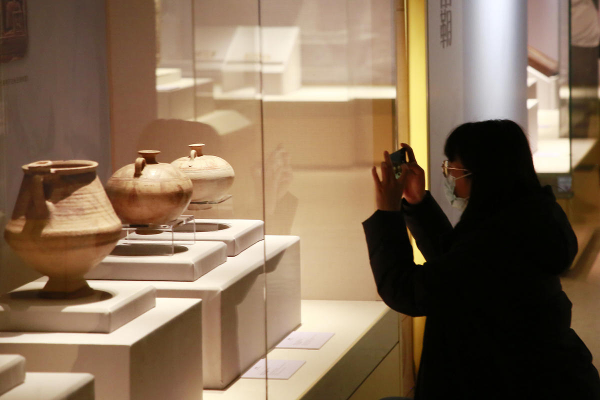 ينتشوان، نينغشيا: معرض للآثار الثقافية السورية القديمة المختارة يجذب الزوار
