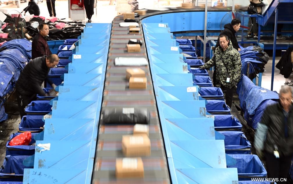 مجمعات تجارية بشمالي الصين تتعامل مع 220 مليون طرد خلال الأشهر الـ10 الأولى