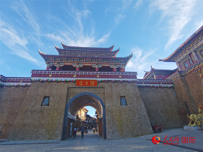 دوكزونغ، "مدينة ضوء القمر" وأعرق الآثار التبتية في شانغريلا جنوب غربي الصين