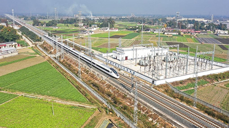 تشغيل قطاع من خط سكة حديد سيتشوان- تشينغهاي في جنوب غربي الصين