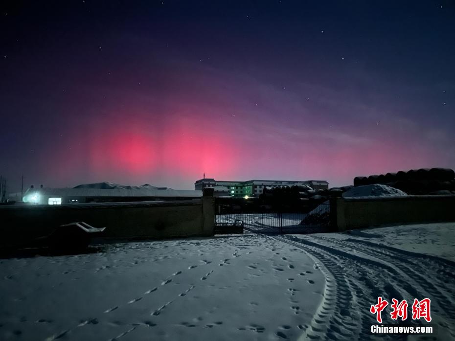 رائع وزاهي الالوان! ظهور مناظر الشفق القطبي في العديد من المناطق في شمال الصين