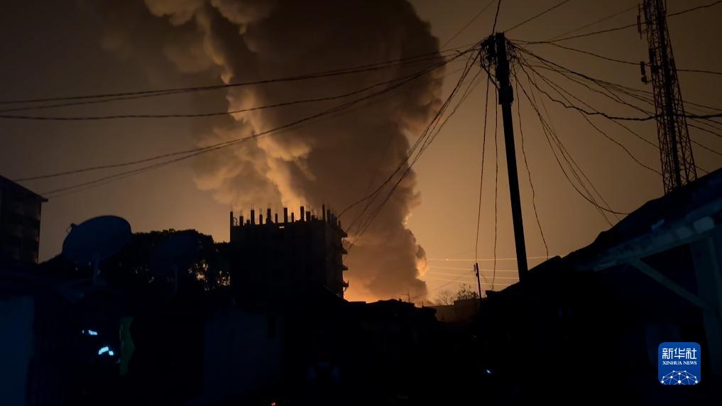 مصرع 13 إثر حريق بمستودع للوقود في العاصمة الغينية