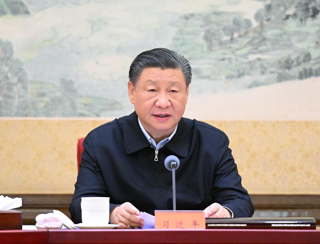 اجتماع قيادة الحزب الشيوعي الصيني يدعو إلى حشد قوة هائلة لدفع تجديد الشباب الوطني للأمة الصينية