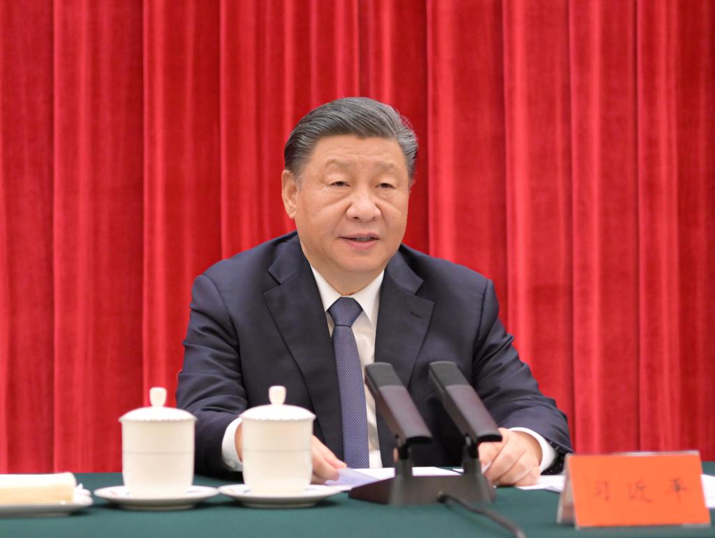 اللجنة المركزية للحزب الشيوعي الصيني تعقد ندوة لإحياء الذكرى الـ130 لميلاد ماو تسي تونغ