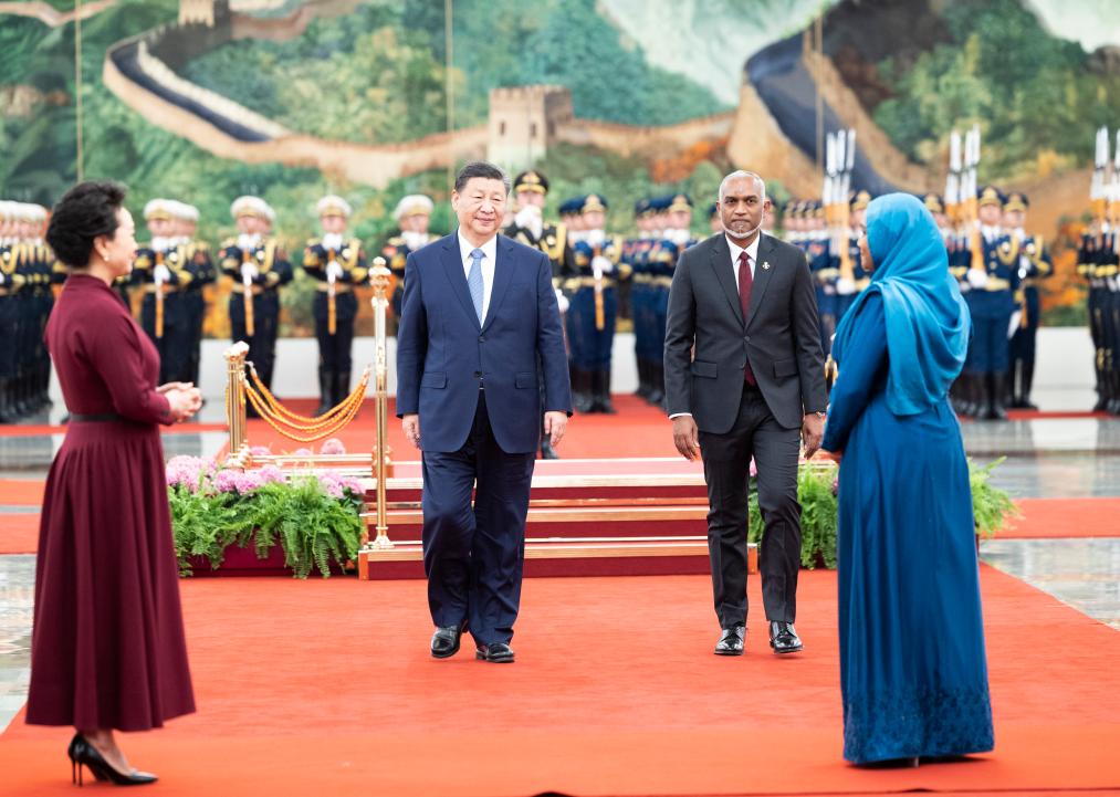 الصين والمالديف ترتقيان بالعلاقات الثنائية خلال محادثات بين رئيسي البلدين