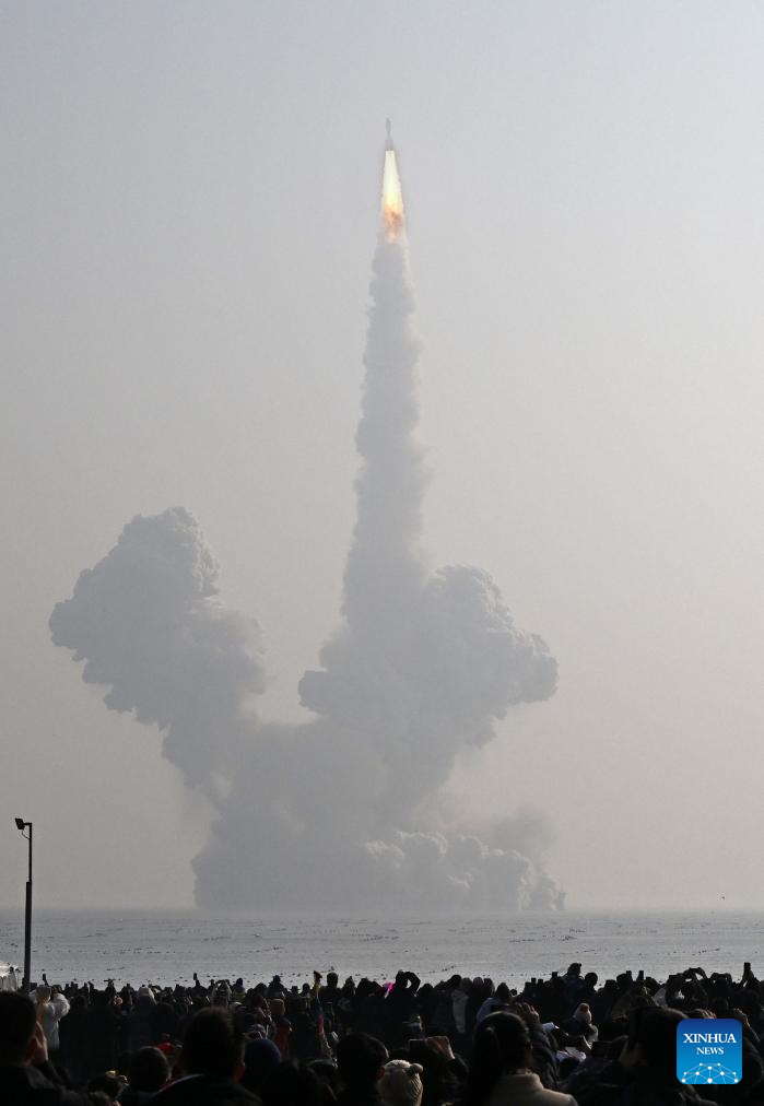 الصين تطلق صاروخا حاملا تجاريا من طراز 