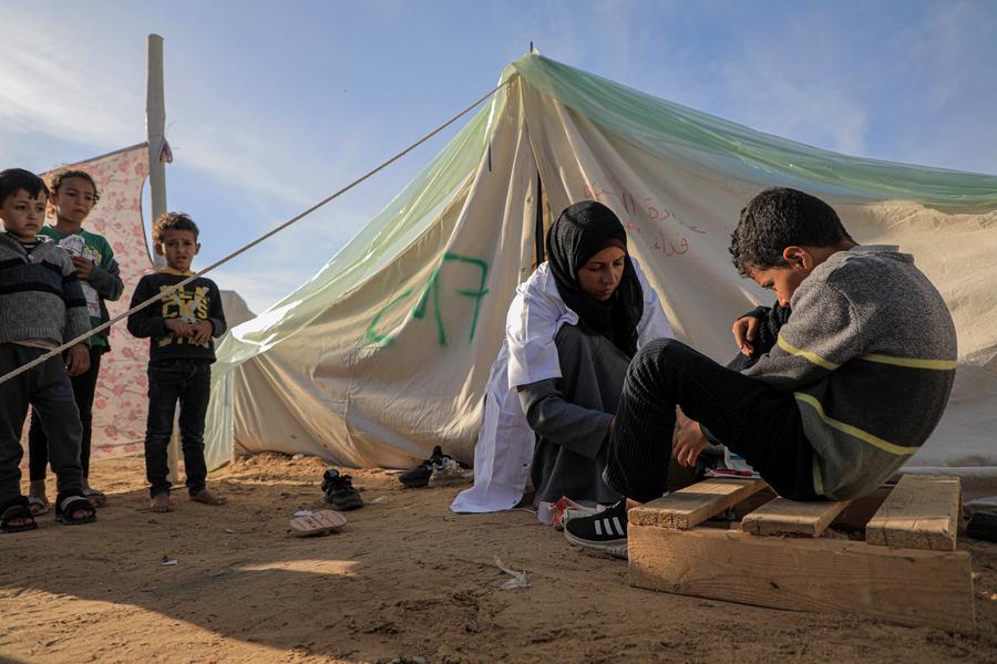 مقالة : أكثر من نصف مراكز الإيواء في قطاع غزة دون أي رعاية طبية