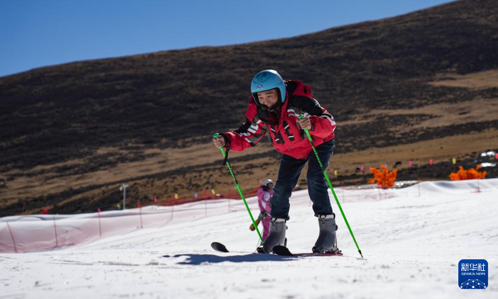 أول منتجع للتزلج في شيتسانغ على ارتفاع 4500 متر