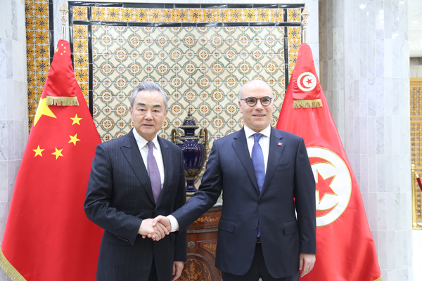 وزيرا خارجية الصين وتونس يؤكدان على دعم التنمية المستقلة للبلدين