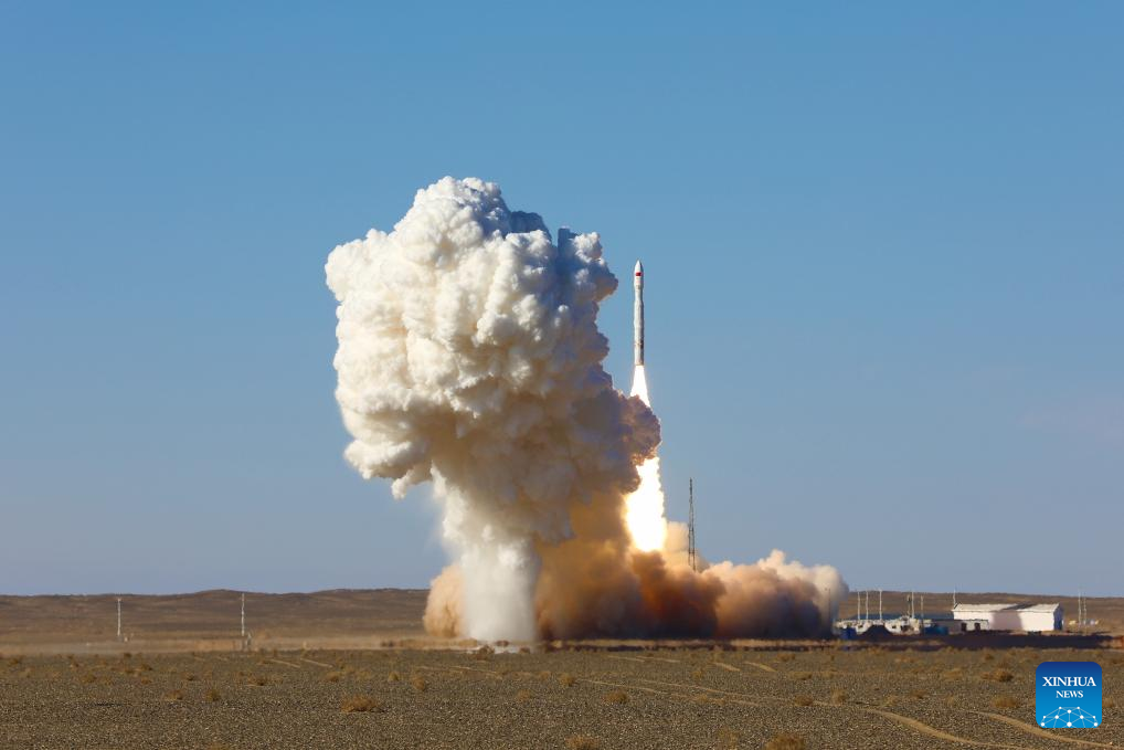 الصين تطلق صاروخا حاملا تجاريا على متنه 5 أقمار اصطناعية