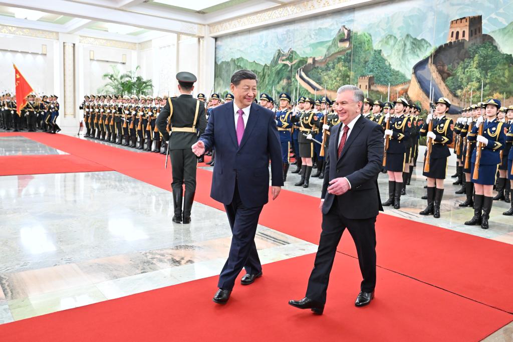 شي والرئيس الأوزبكي يعقدان محادثات ويرفعان العلاقات إلى شراكة استراتيجية شاملة صالحة لكل الأحوال في العصر الجديد