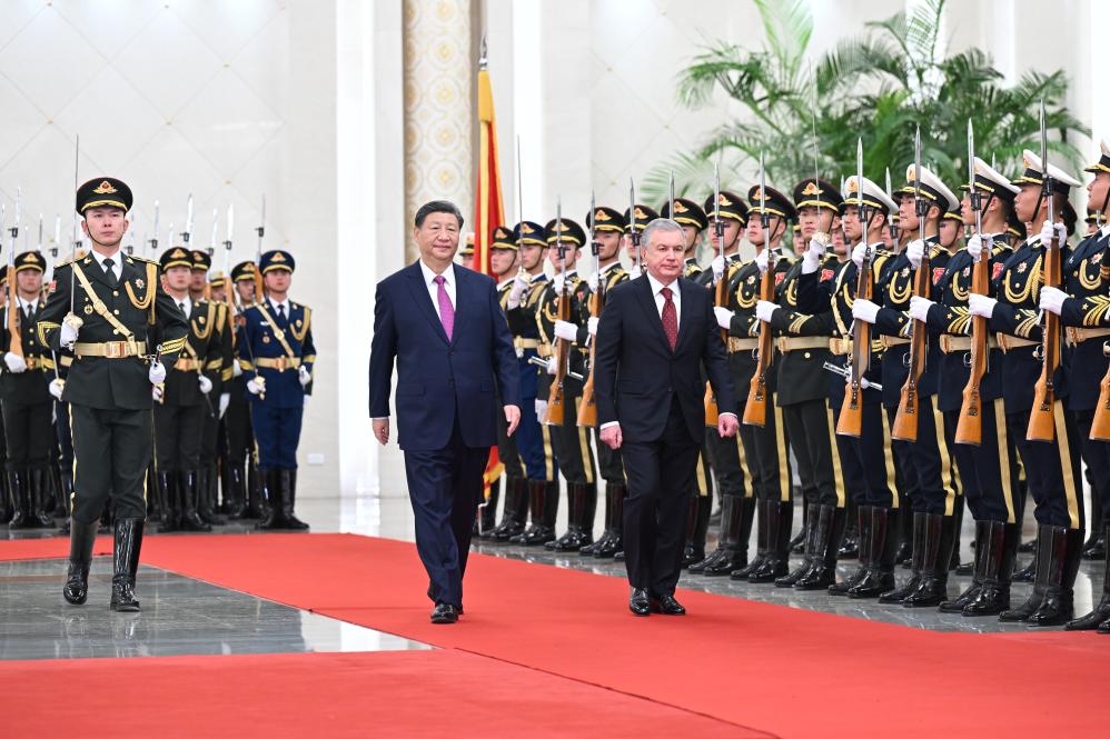 شي والرئيس الأوزبكي يعقدان محادثات ويرفعان العلاقات إلى شراكة استراتيجية شاملة صالحة لكل الأحوال في العصر الجديد