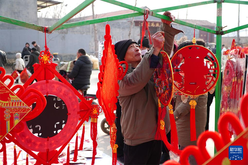 أسواق الصين تلبس حلّة عيد الربيع لعام التنين