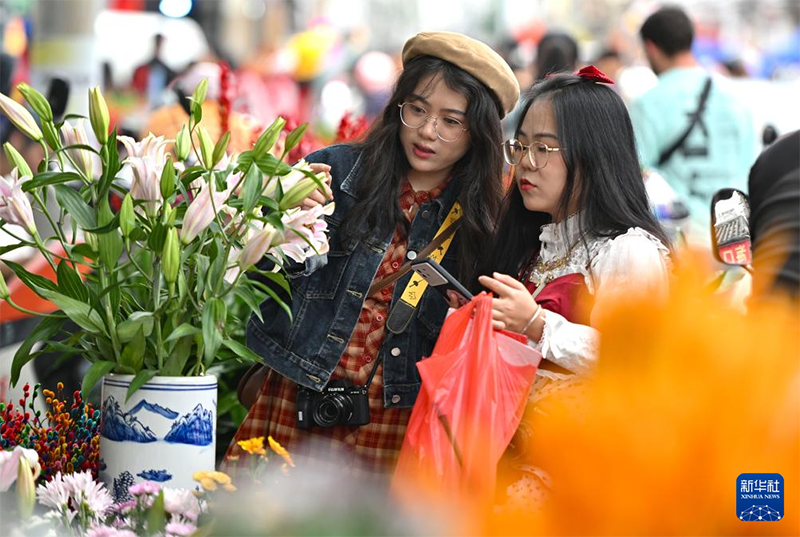 أسواق الصين تلبس حلّة عيد الربيع لعام التنين