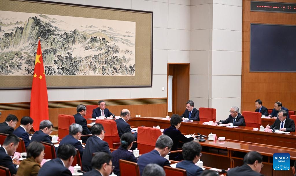 مجلس الدولة الصيني يناقش مسودة تقرير عمل الحكومة