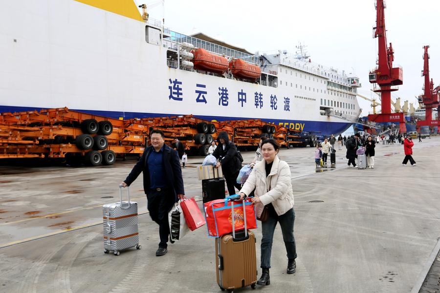 الصين تشهد أكثر من 13 مليون رحلة قادمة ومغادرة خلال عطلة عيد الربيع