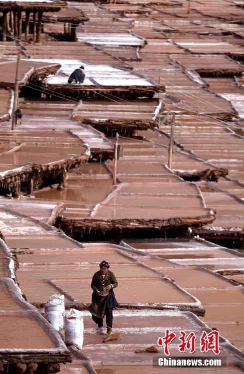 صور جوية تظهر جمال حقول الملح في شيتسانغ