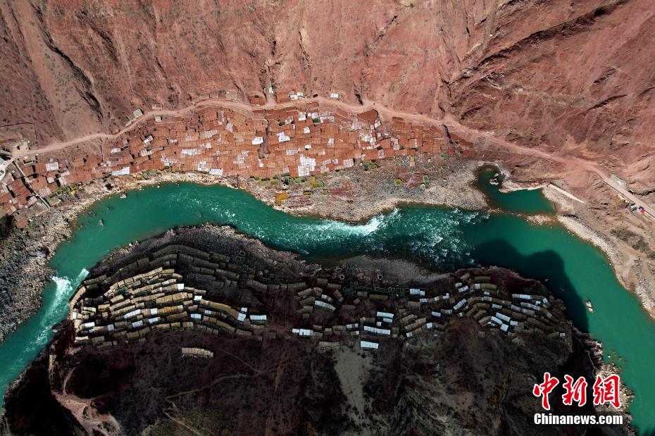 صور جوية تظهر جمال حقول الملح في شيتسانغ