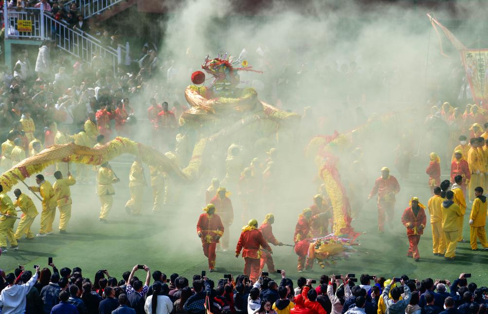 رقصة التنين في جنوب غربي الصين