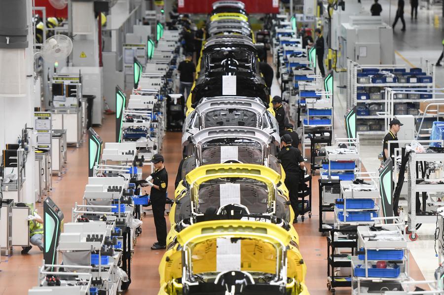 صانع السيارات الكهربائية الفاخرة العالمي متفائل بإمكانات سوق سيارات الطاقة الجديدة المتطورة في الصين