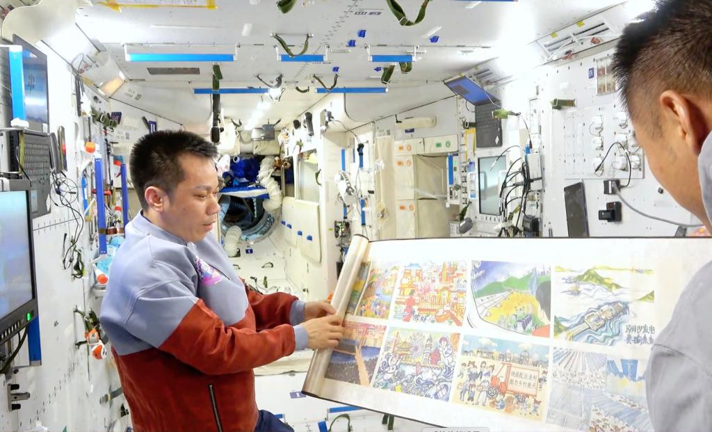 محطة الفضاء الصينية تستضيف معرضا غير تقليدي للرسم
