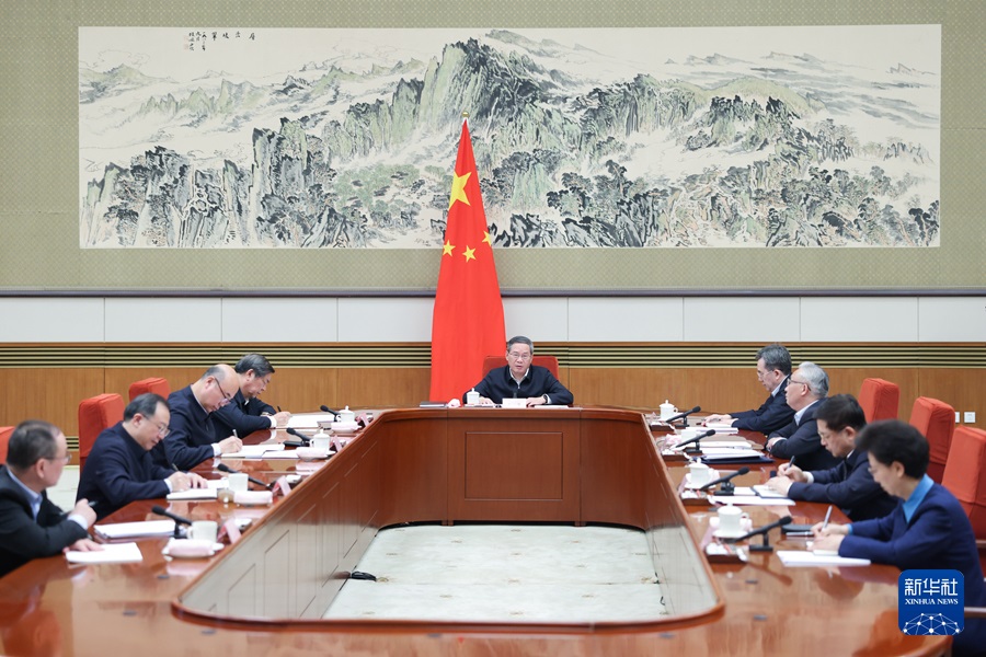 رئيس مجلس الدولة الصيني يحث على منافسة عادلة في بناء سوق وطنية موحدة
