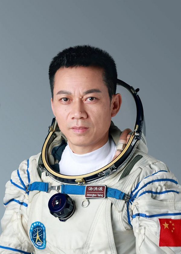 تانغ هونغ بوه...صاحب أطول مدة يقضيها رائد فضاء صيني في الفضاء