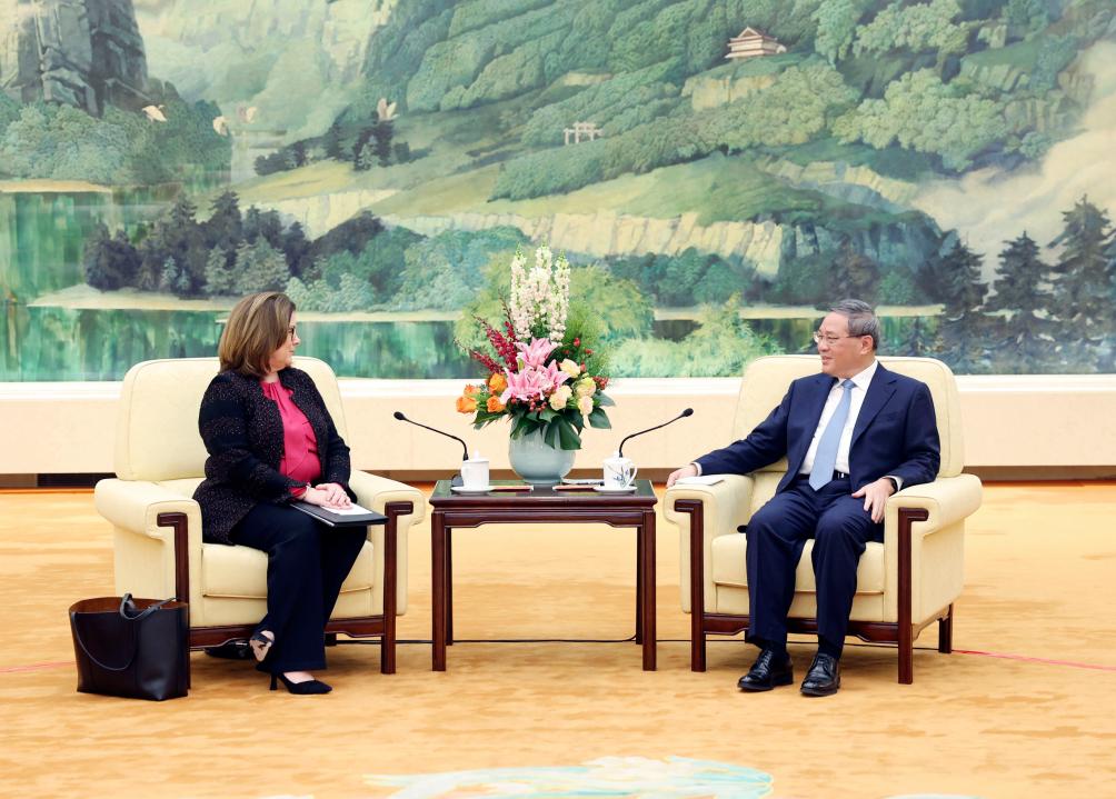 رئيس مجلس الدولة الصيني يجتمع مع وفد من غرفة التجارة الأمريكية