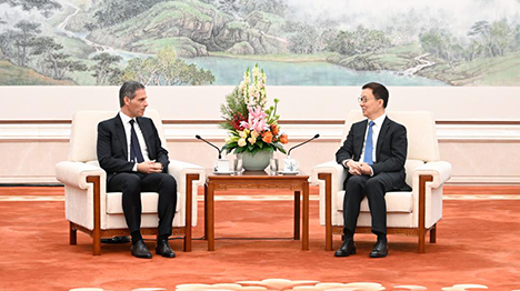 نائب الرئيس الصيني يجتمع مع رئيس شركة شحن فرنسية عملاقة