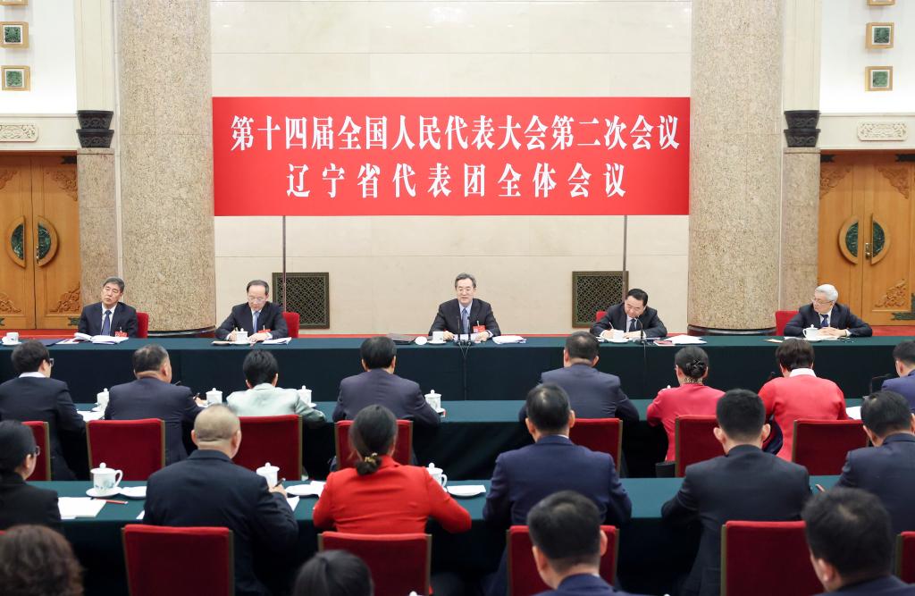 قادة صينيون يحضرون مناقشات في الدورة التشريعية السنوية