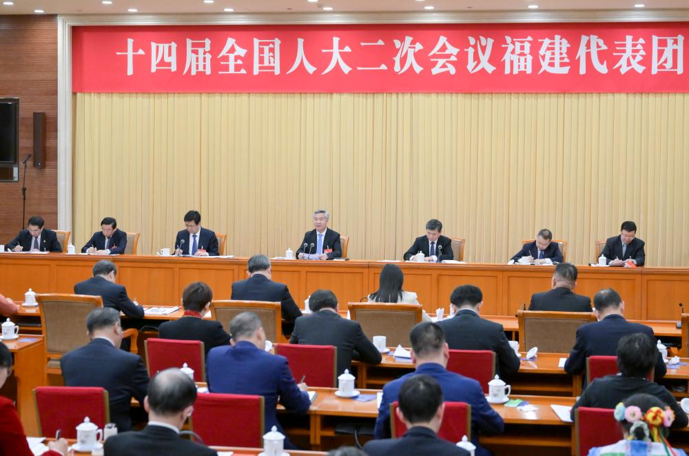 قادة صينيون يحضرون مناقشات في الدورة التشريعية السنوية