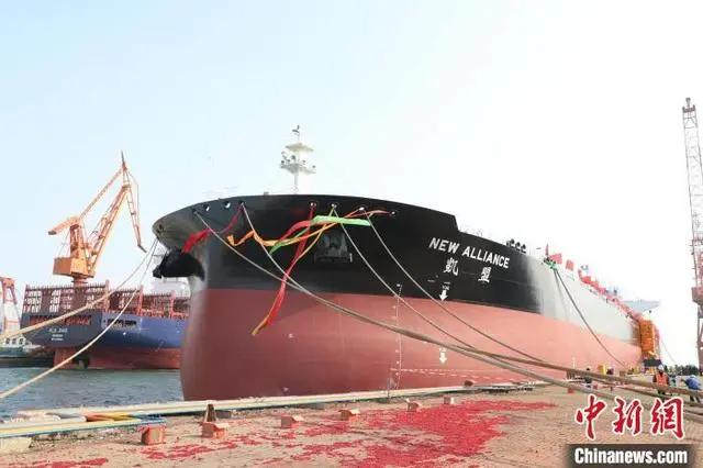تتسع لـ 800 ألف برميل، رفع الستار على عملاق نقل النفط في ميناء داليان