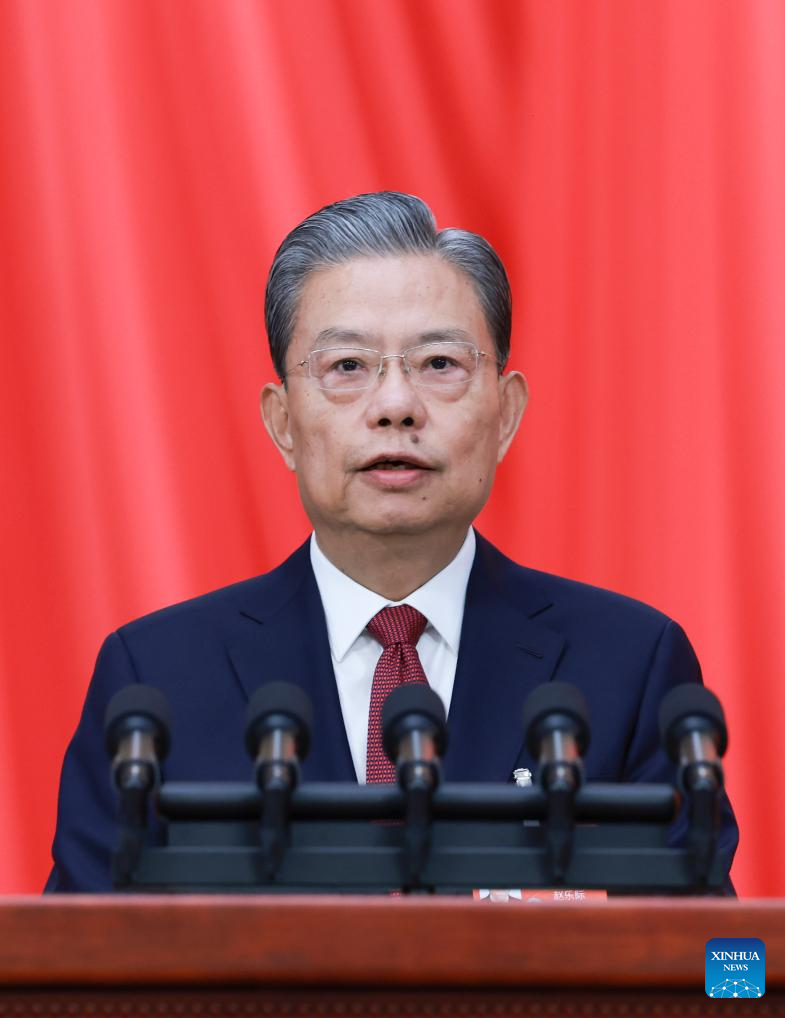 أعلى هيئة تشريعية تتعهد بتوفير ضمانات قانونية للتحديث الصيني النمط