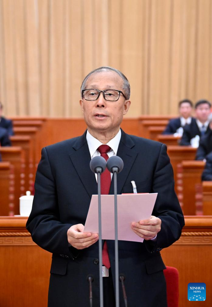 أعلى هيئة تشريعية تتعهد بتوفير ضمانات قانونية للتحديث الصيني النمط