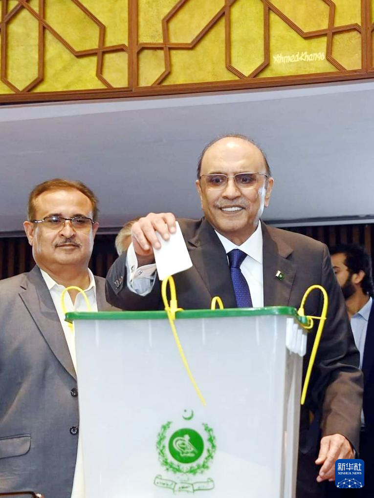 زرداري يفوز في انتخابات الرئاسة الباكستانية