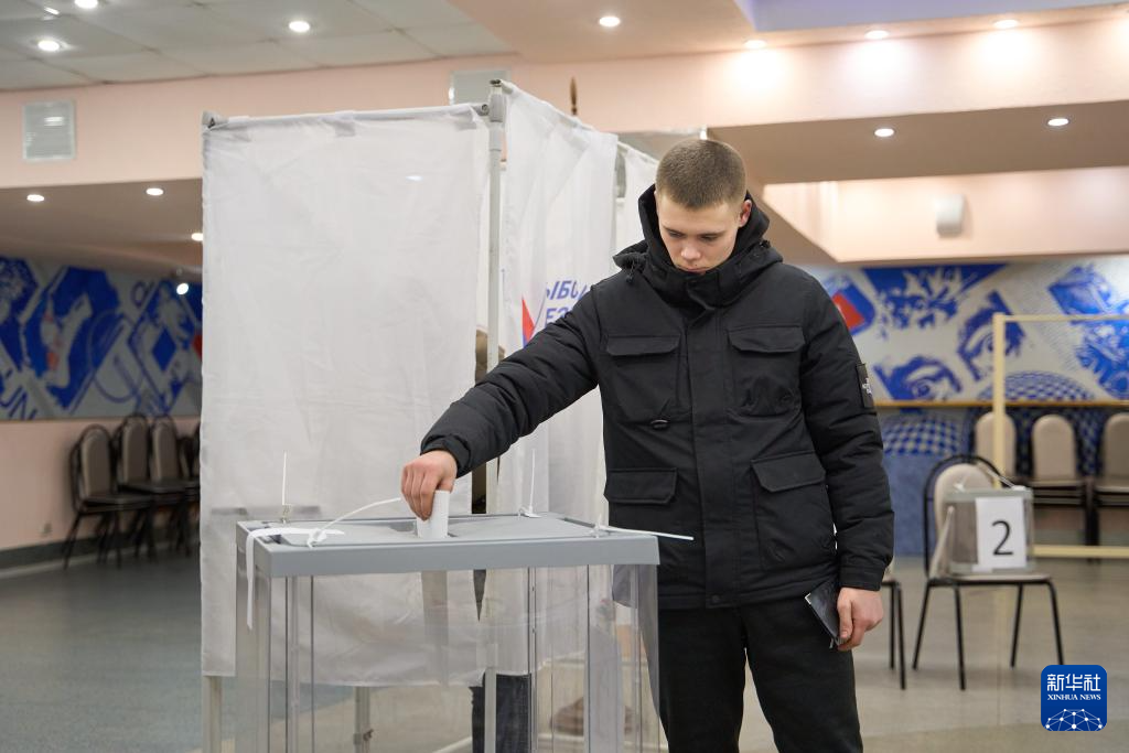 بدء التصويت في الانتخابات الرئاسية الروسية