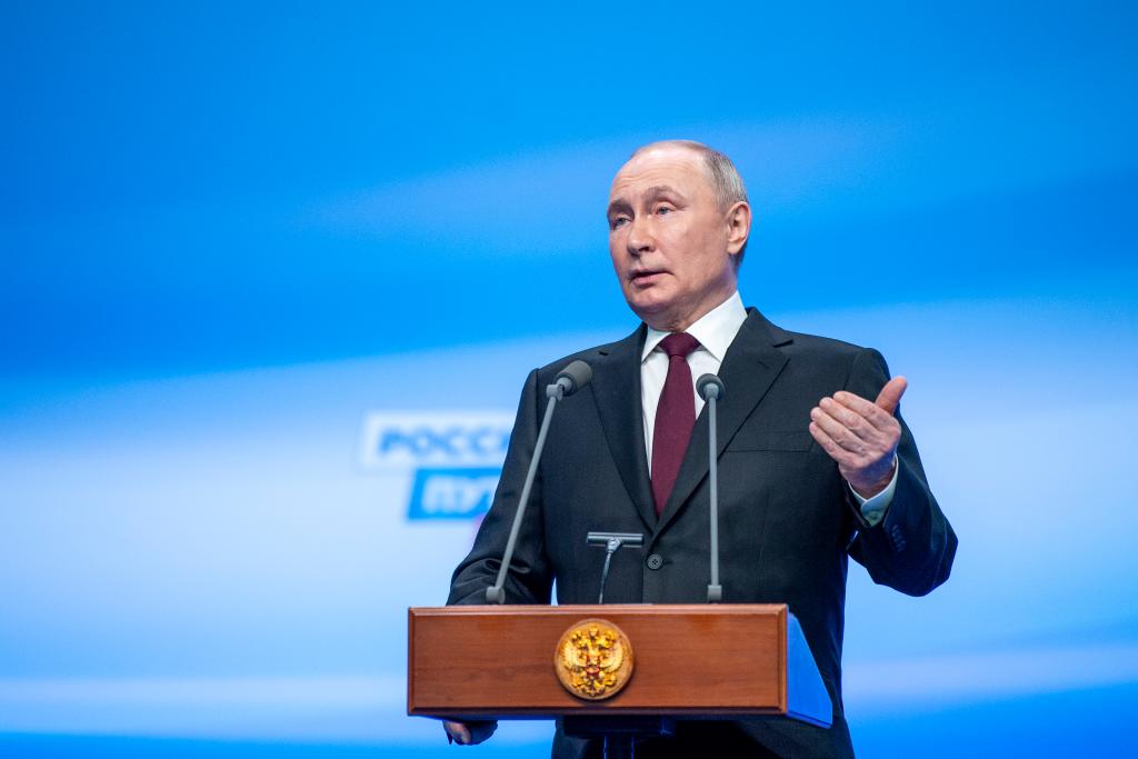 بوتين يتجه للفوز بالانتخابات الرئاسية ويتعهد بتحقيق الأهداف الوطنية