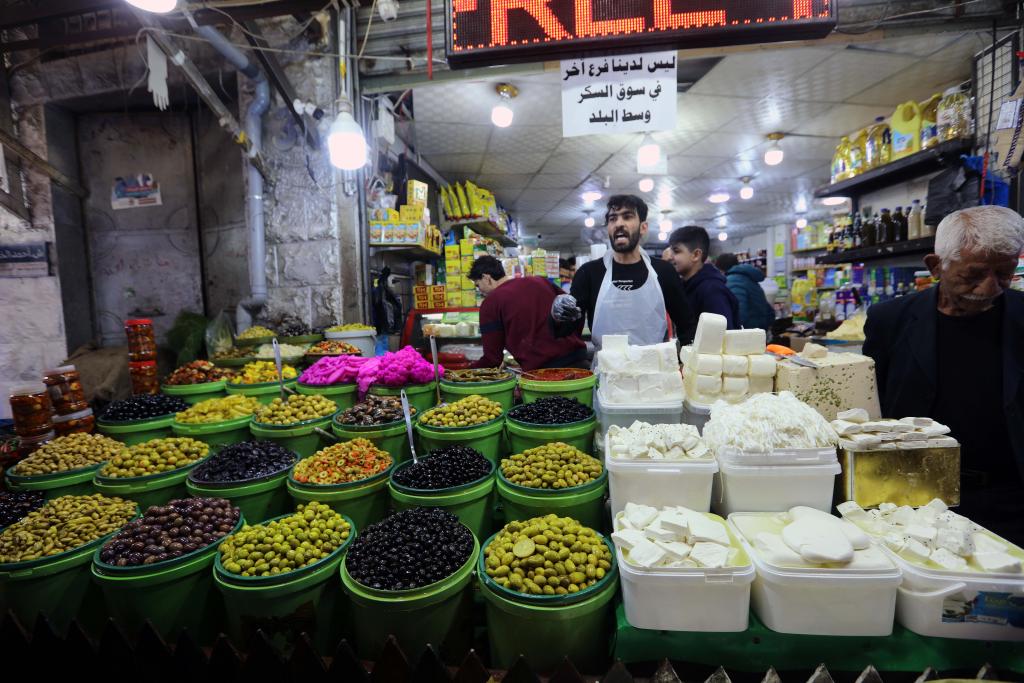 الصورة: رواج منتجات رمضان في أسواق الأردن