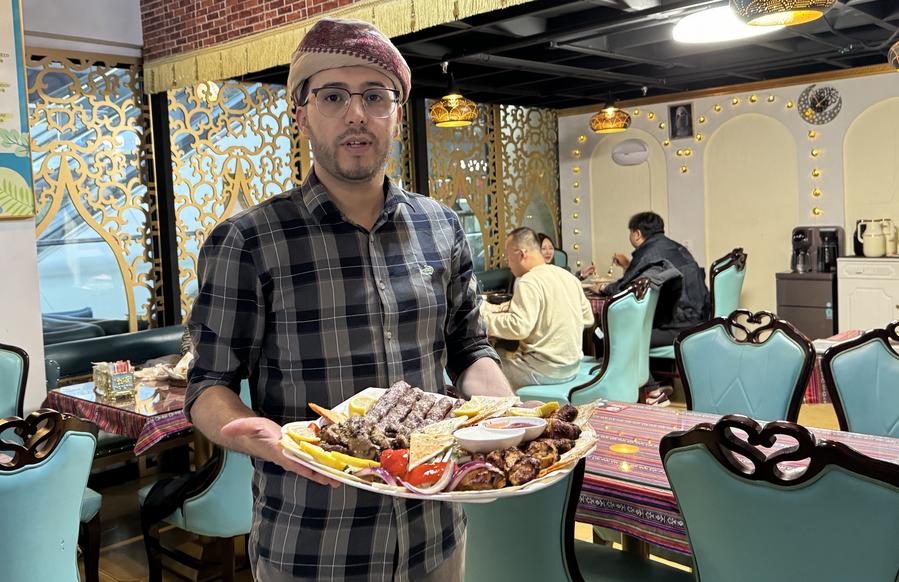 مقالة : فرص كامنة في بيئة الأعمال للأجانب المقيمين بالصين في عيون صاحب مطعم يمني