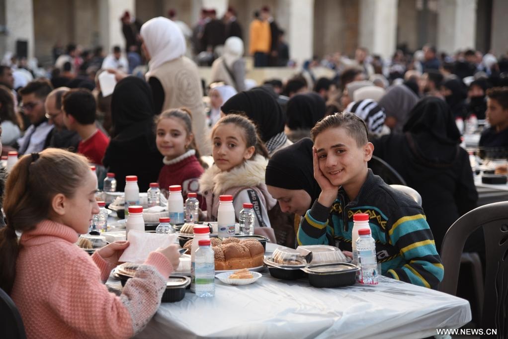 مأدبة إفطار جماعي في حلب