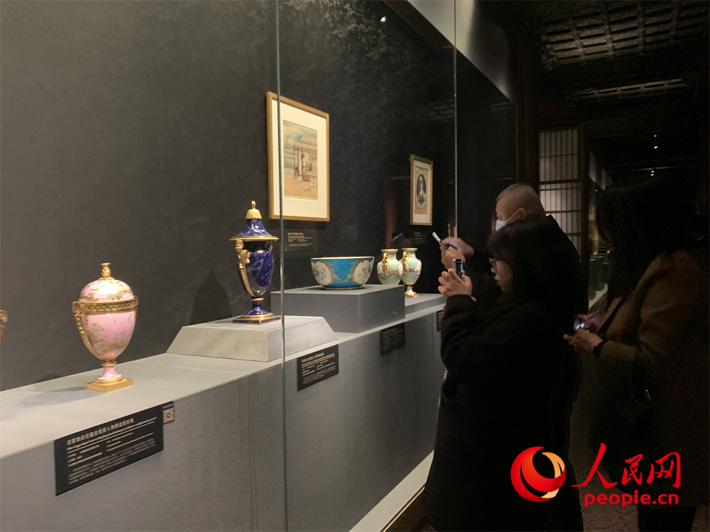 افتتاح معرض مشترك في بكين لمتحف القصر الإمبراطوري وقصر فرساي