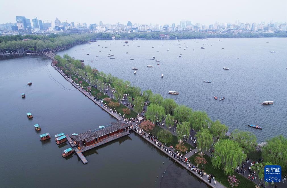 الصين تشهد قرابة 119 مليون رحلة سياحية محلية خلال عطلة عيد تشينغمينغ