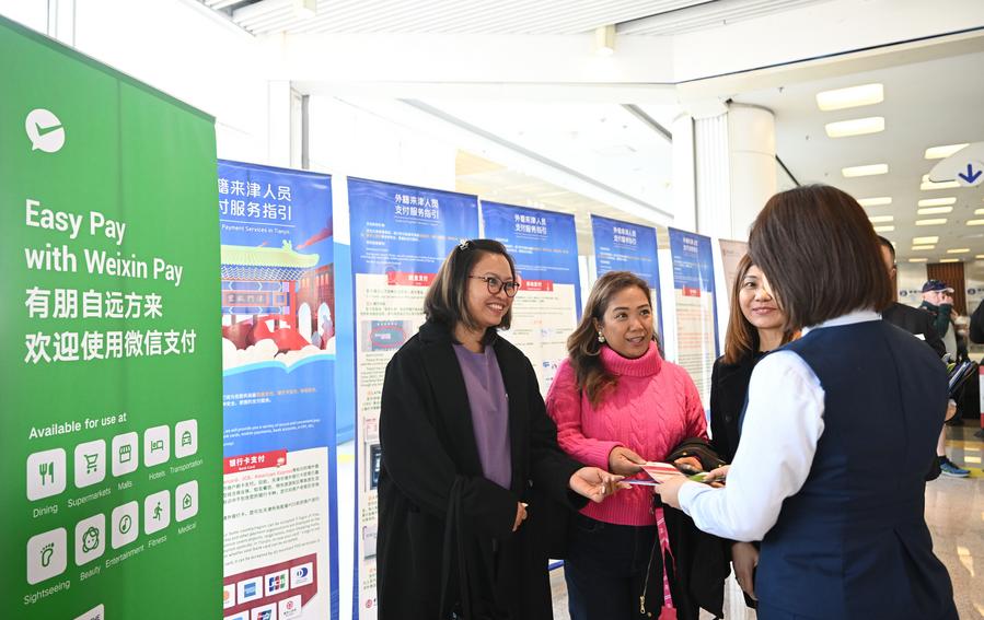 افتتاح "مركز خدمات الدفع" للمسافرين الدوليين في مطار كونمينغ جنوب غربي الصين