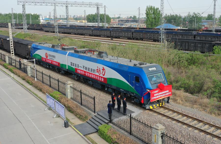 الصين تختبر قطار شحن جديدا يتمتع بأكبر قدرة تحميل